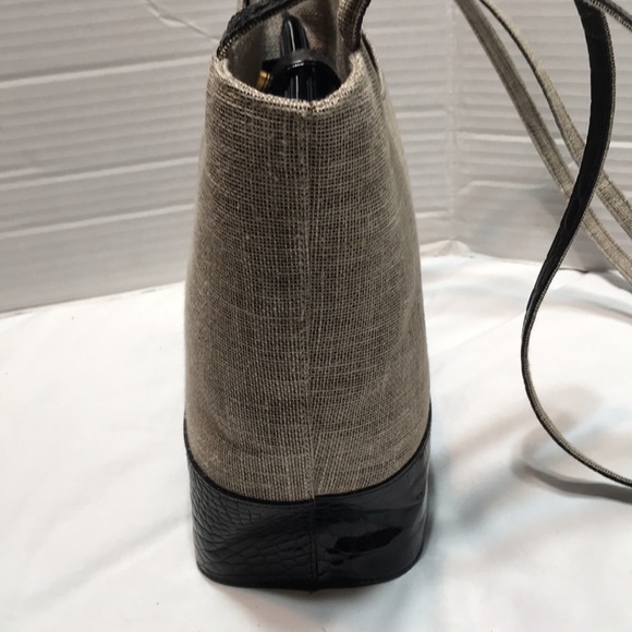 Retta Wollfe genuine alligator and cloth made in Italy shoulder bucket bag. - Picture 7 of 13